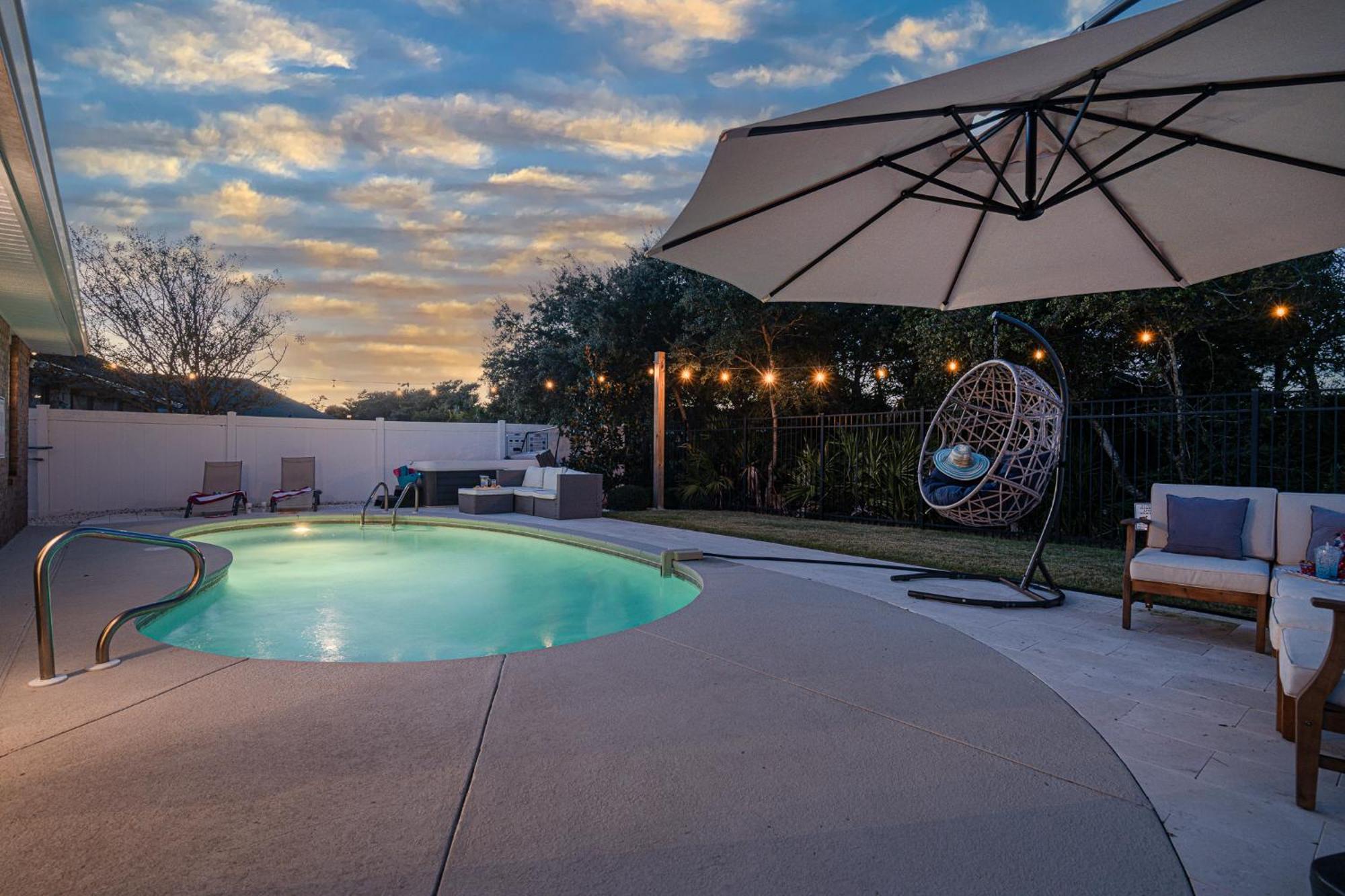 Heated Pool And Golf Cart, Walk To Beach! Best Deal! Destin Exterior foto