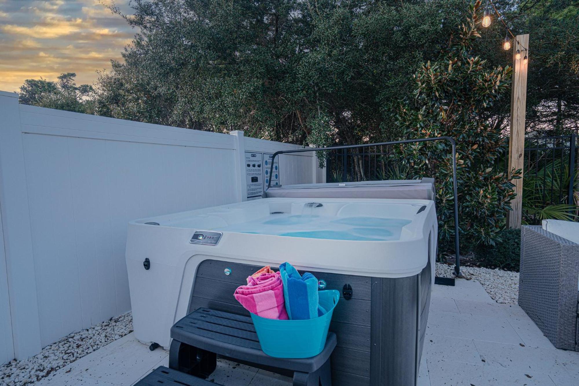 Heated Pool And Golf Cart, Walk To Beach! Best Deal! Destin Exterior foto